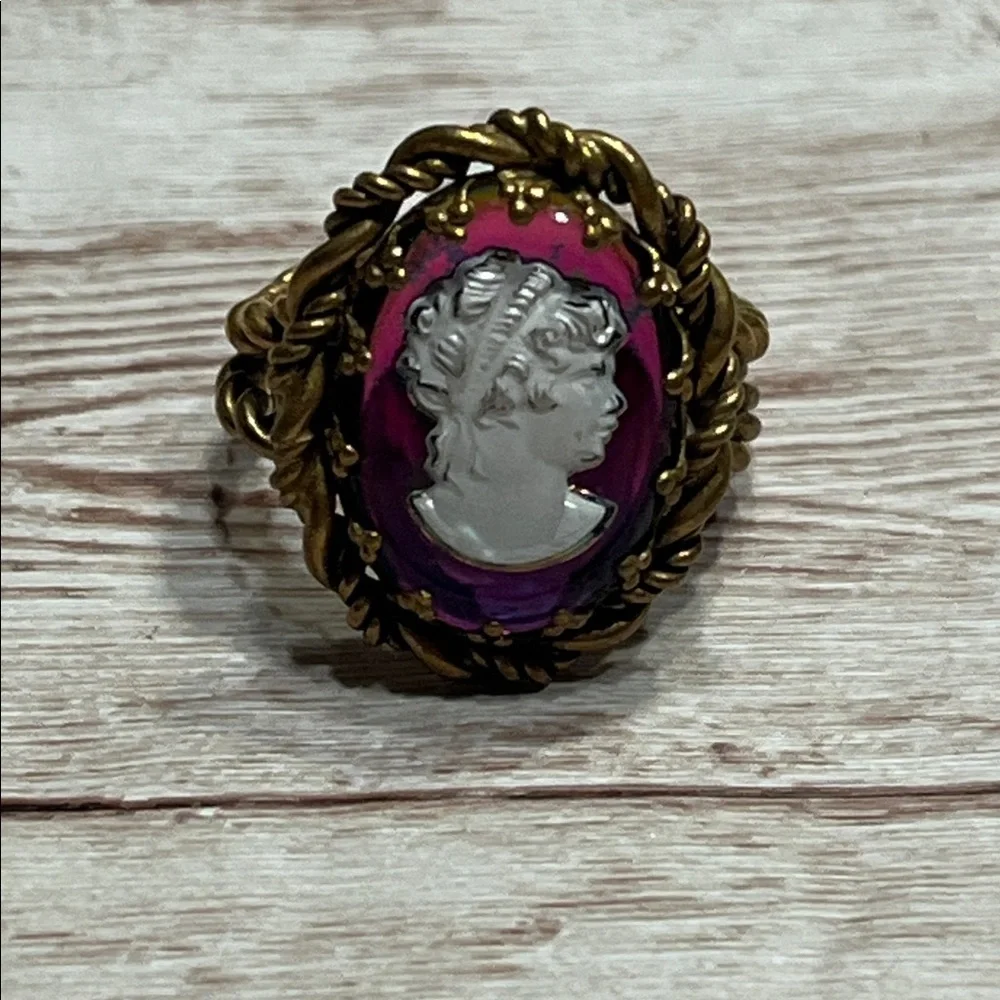 Vintage Western Germany Cameo Ring with Purple and Gold Accents